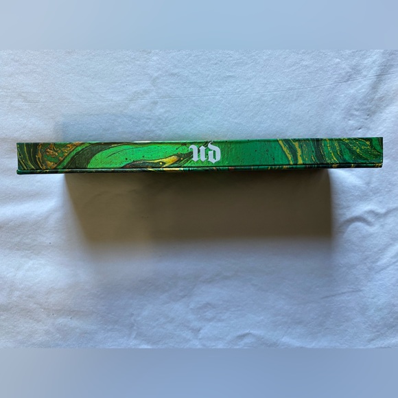 Urban Decay eyeshadow-marvel edition - Picture 4 of 9